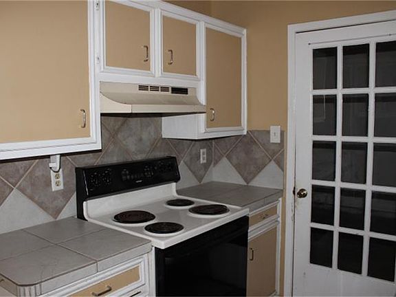 5th image of 2355 Somerset St