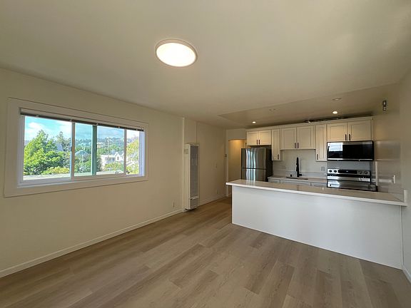 5th image of 2511 Prince St #9