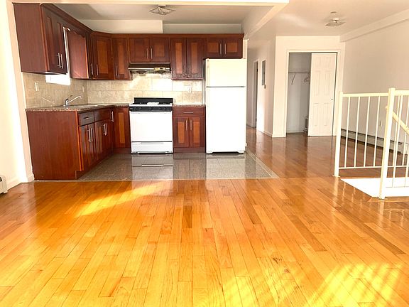 3rd image of 7711 58th Ave Floor 2