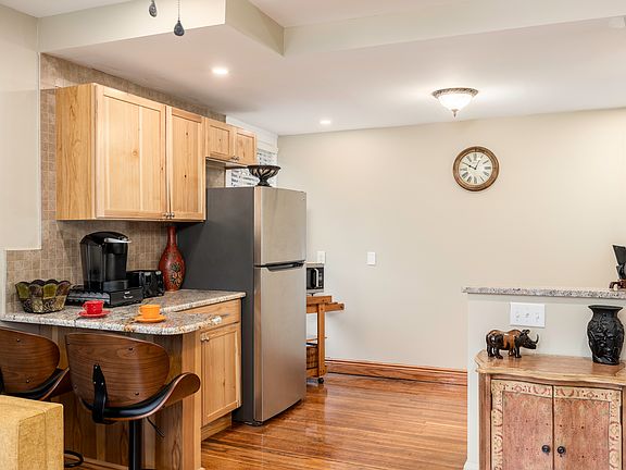 5th image of 543 Richmond Ave #1