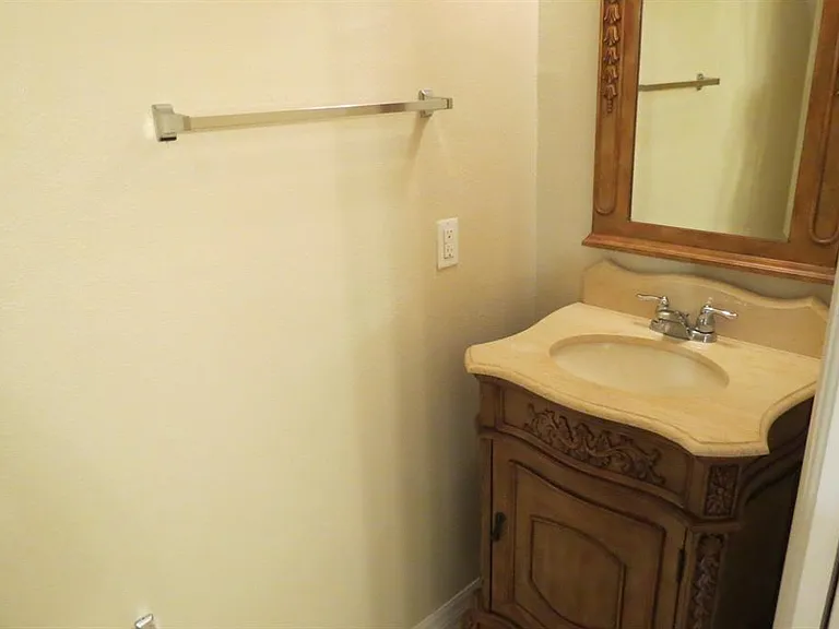 5431 Windsor Lake Cir — Photo 9