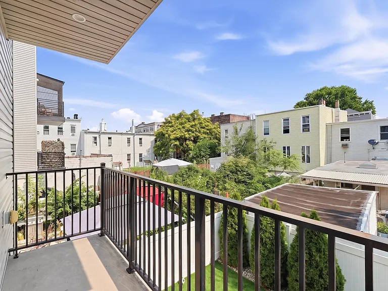 290 Griffith St #1 — Photo 23