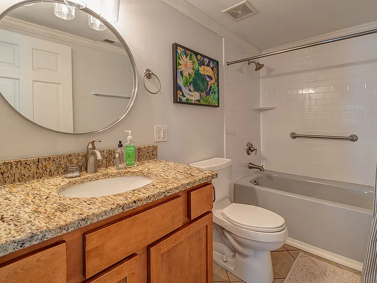 3rd full bath with tub