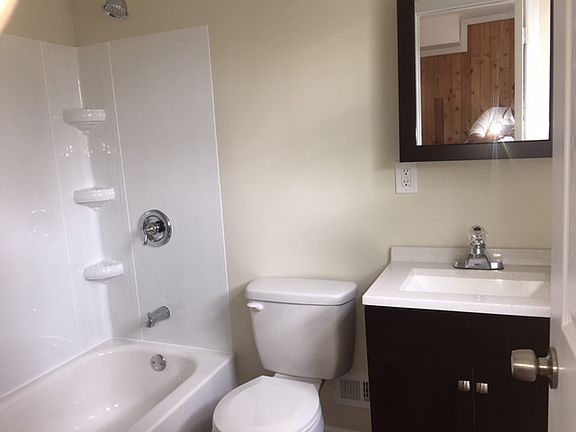 3rd image of 2917 Beechnut Ave