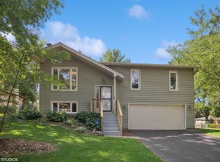 11 Hickory Ln, Algonquin, IL 60102