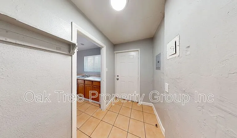6621 Bancroft Ave — Photo 15