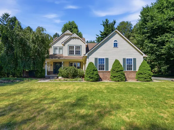 3079 Island Hills Dr, Dexter, MI 48130
