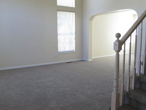 5th image of 1136 E Castlecreek Dr
