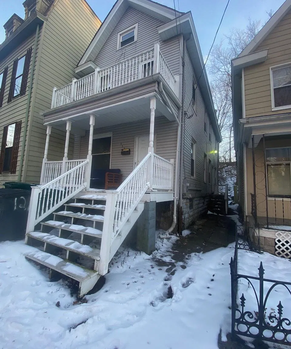 5 bed, 1.5 bath, 1900 sqft, $3,450 — Photo 2