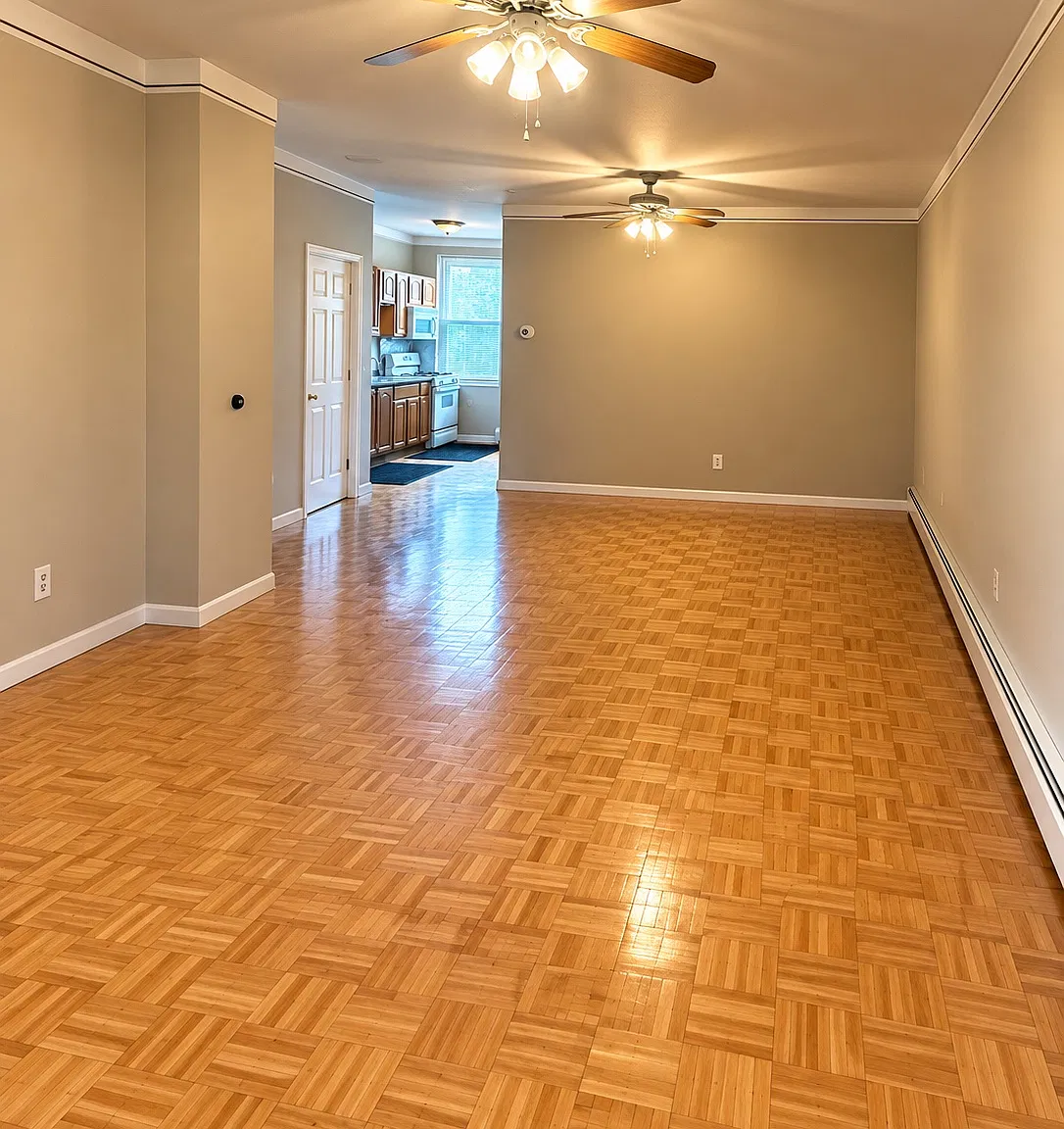 120 Mallory Ave — Photo 2