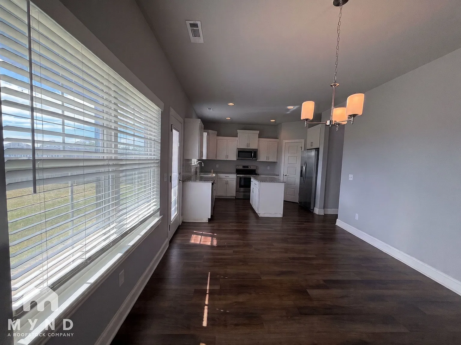 3 bed, 2.0 bath, 1677 sqft, $1,930 — Photo 4