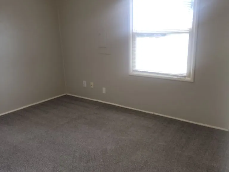 11005 Yakima Ave S — Photo 4