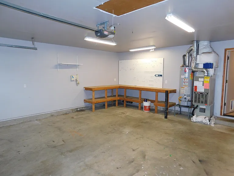 Garage workbench