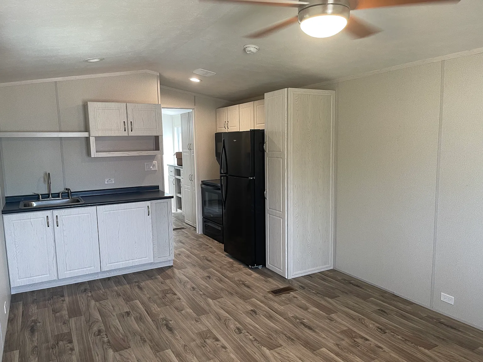 1 bed, $1,000 — Photo 4