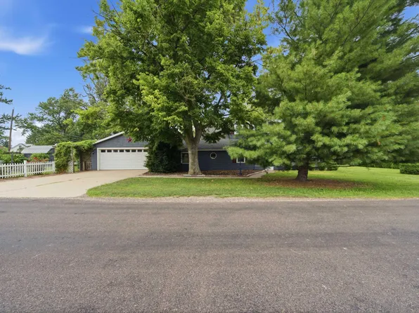 301 N 5th St, Dunlap, IL 61525