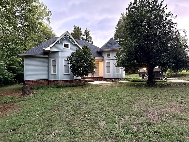 140 White Oak Cir — Photo 1