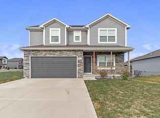 1116 SW Crabtree Cir, Oak Grove, MO 64075