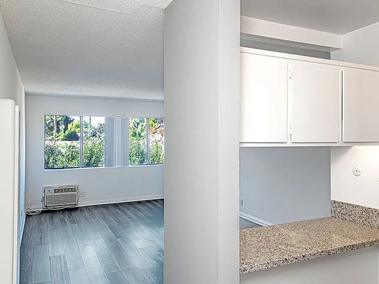 5851 Hazeltine Ave. — Photo 6