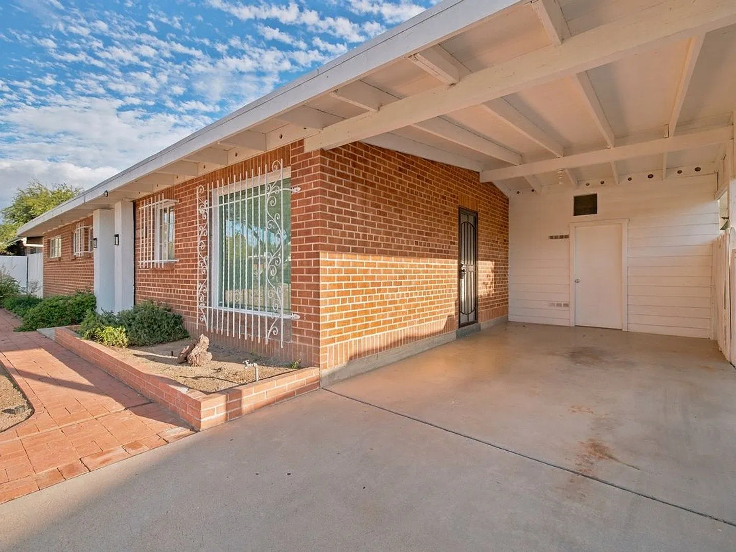 Spacious 3-Bedroom Home Near Shopping centers, Mall and Restaurants! — Photo 4