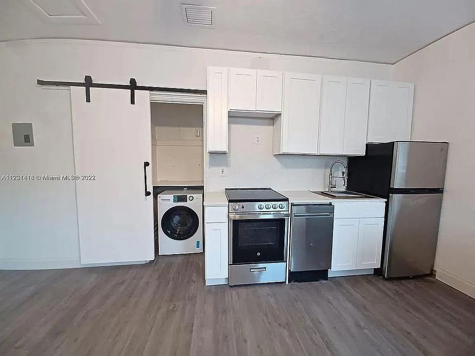 1st image of 2822 Pine Tree Dr #4A