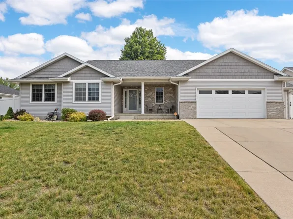 2530 Creekside Dr, Hiawatha, IA 52233