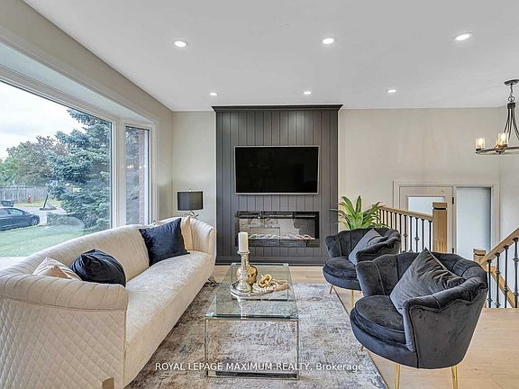 5th image of 8 Lawrence Cres
