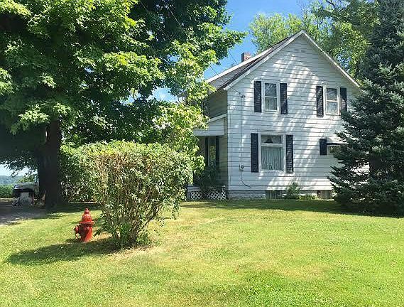 4th image of 70 Maple Ave