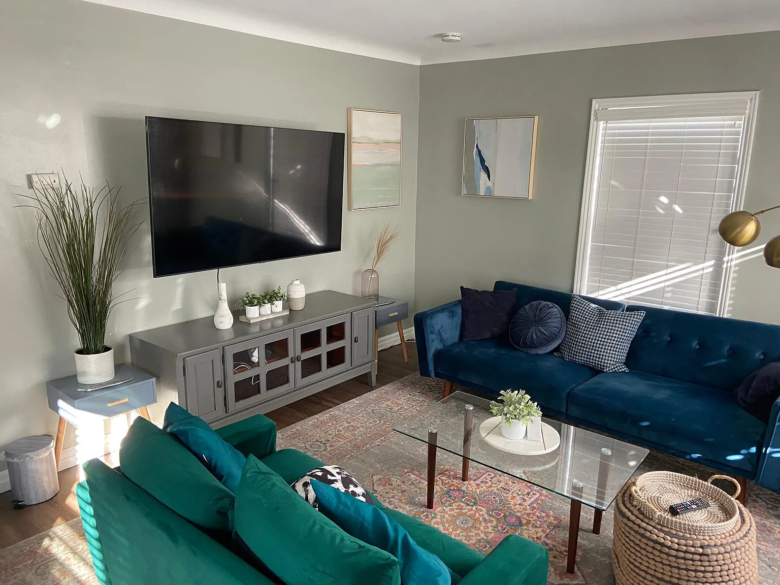 3 bed, 1273 sqft, $8,500 — Photo 2
