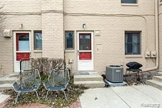 3rd image of 727 N Eton St