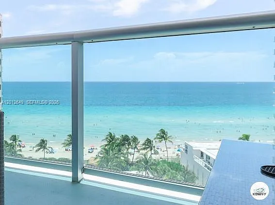 Tides On Hollywood Beach — Photo 2