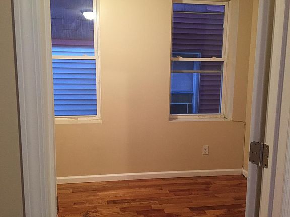 bedroom 1 SIZE: 7.5 x 11