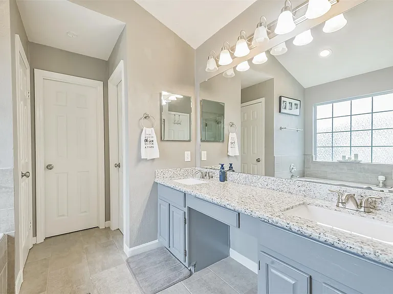 20422 Maple Meadows Ct — Photo 32