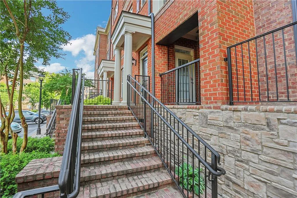 2300 Peachford Rd — Photo 1
