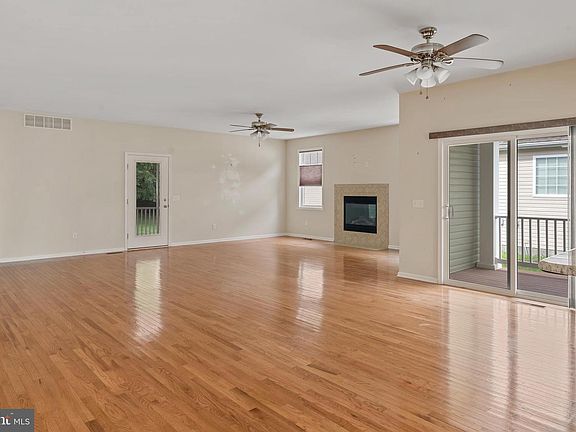 4th image of 34960 Preserve Ln