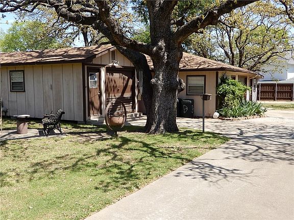 2nd image of 1815 Cindy Ln