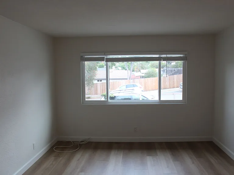 331 Rebecca Ave — Photo 5