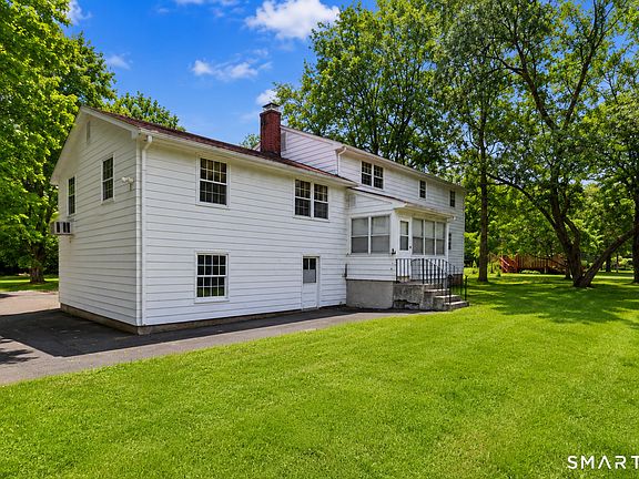 2nd image of 39 Maple Avenue