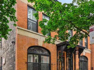 210 W Saint Paul Ave, Chicago, IL