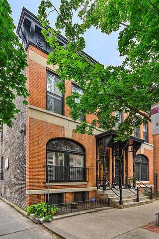 210 W Saint Paul Ave photo 1