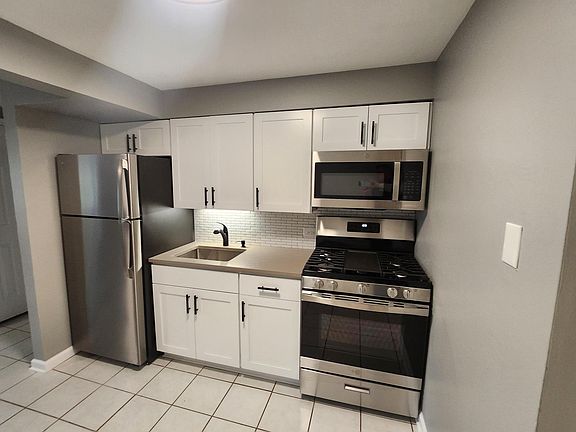 4th image of 7121 170th St APT Gw