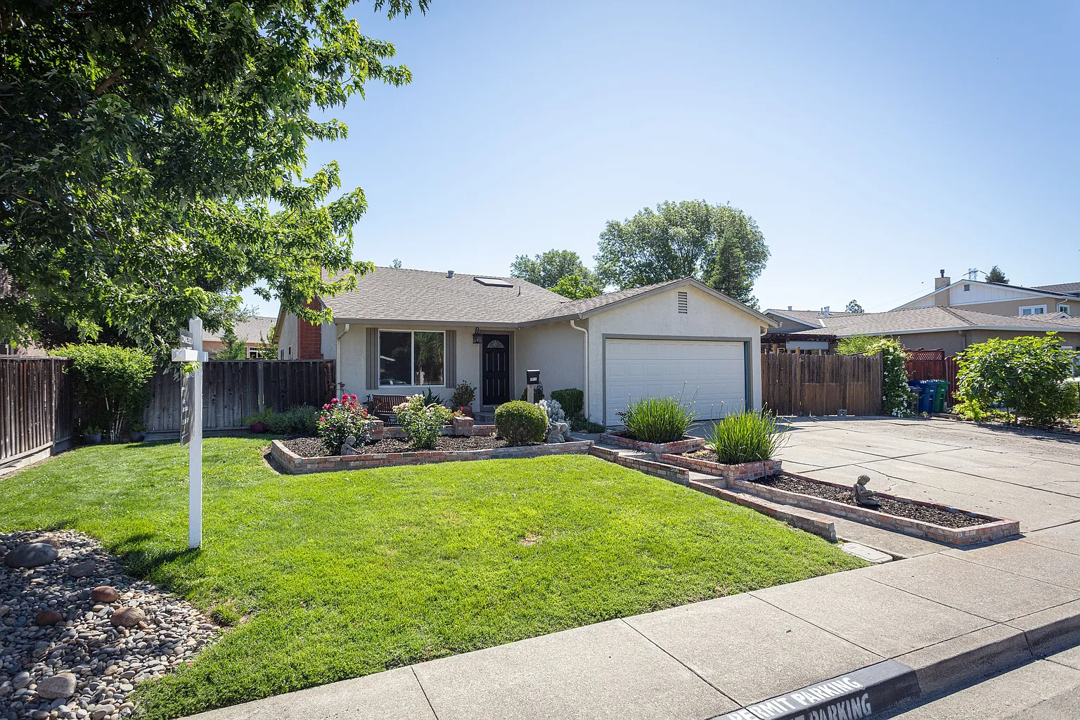 9914 Mangos Dr photo 1