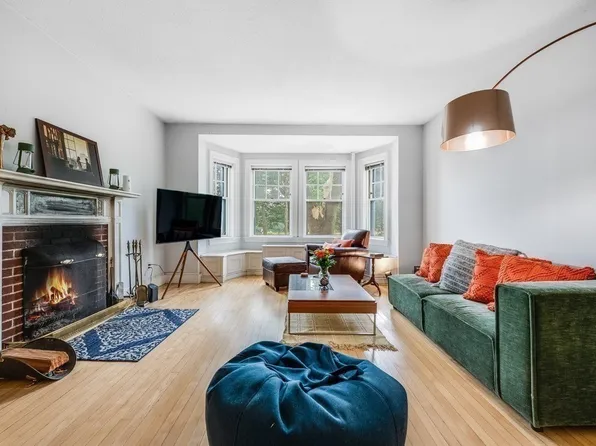 993 Memorial Dr APT 102, Cambridge, MA 02138