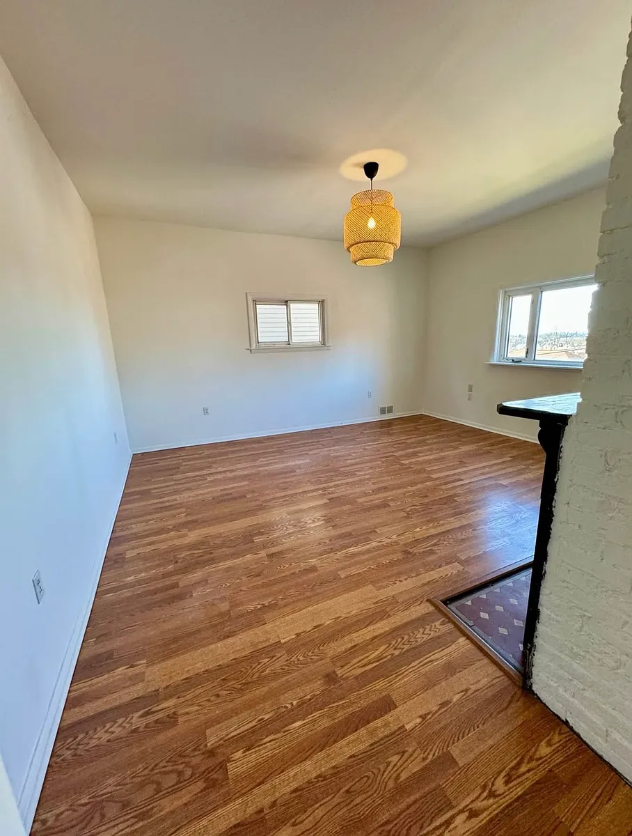 Building Photo - 147 Oneida St #2