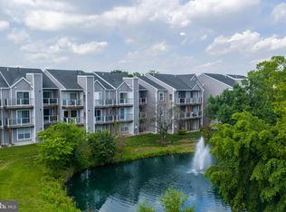 Lakeshore Condo, Ashburn, VA 20147