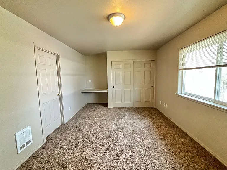 14 SE McKinley Ave #1 — Photo 18