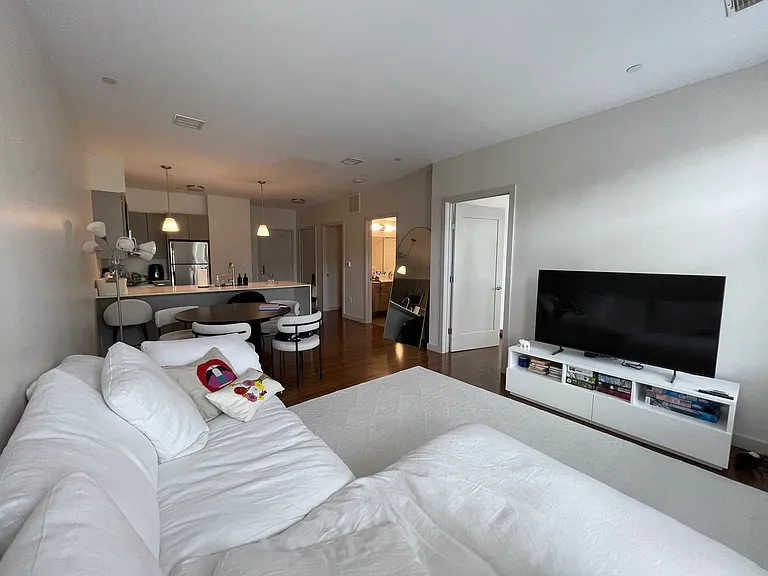 455 Harvard St #204 — Photo 6