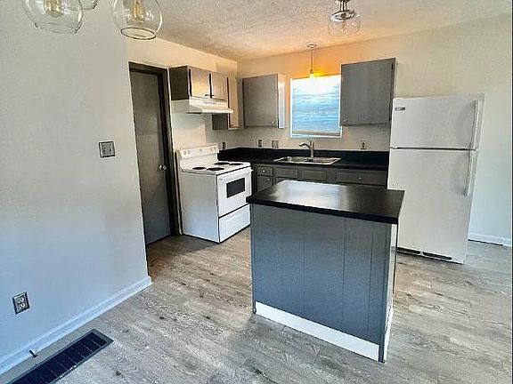 2nd image of 416 Hawkins Ave
