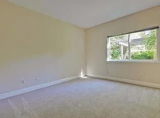 4271 Ponce Dr — Photo 10