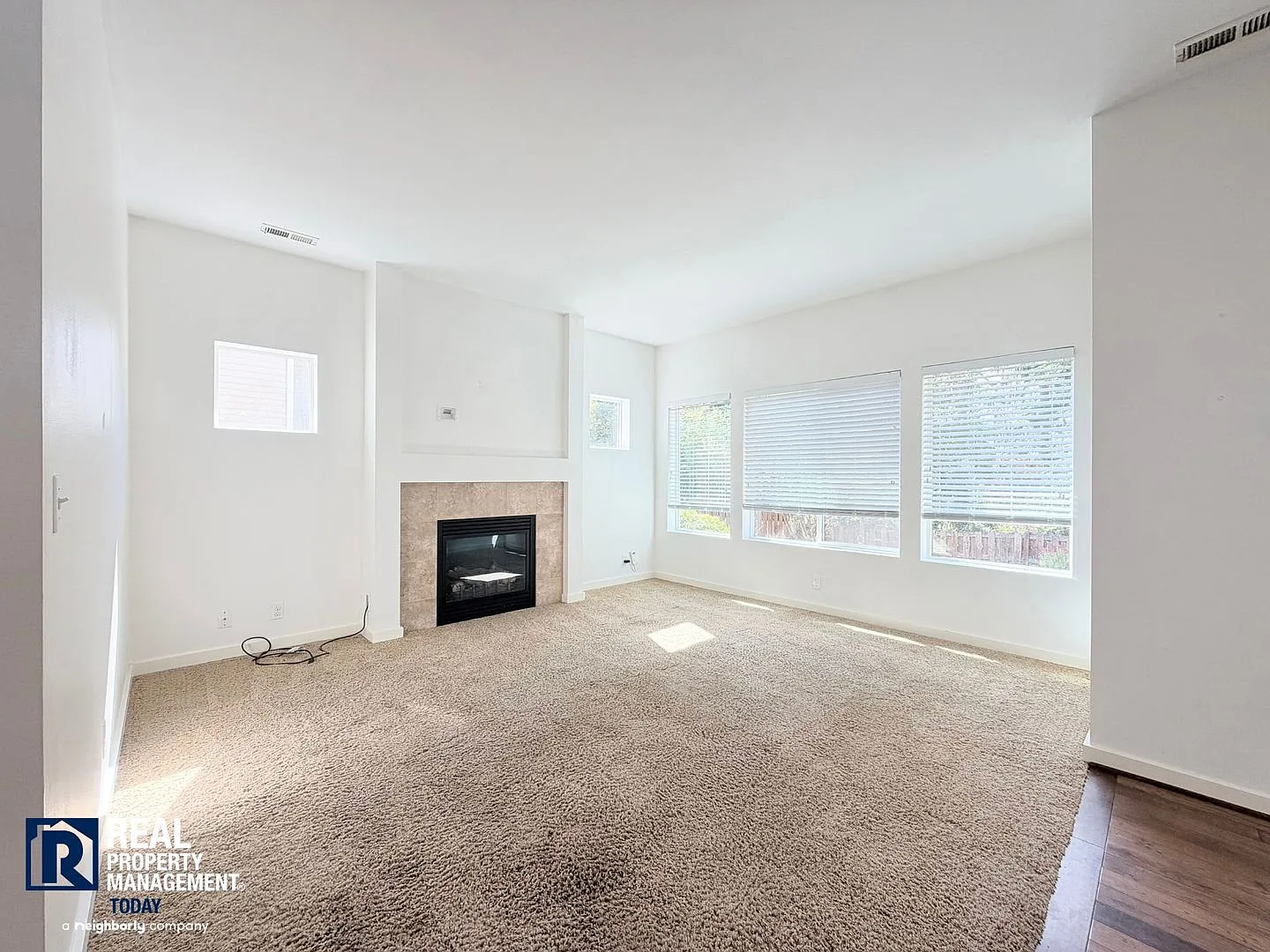 Spacious 3-Bedroom Auburn Home with Fenced Yard, Bonus Area & 2-Car Garage — Photo 4