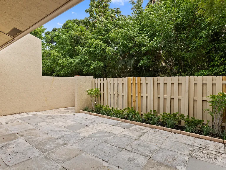 1400 NW 9th Ave #B-14 — Photo 31